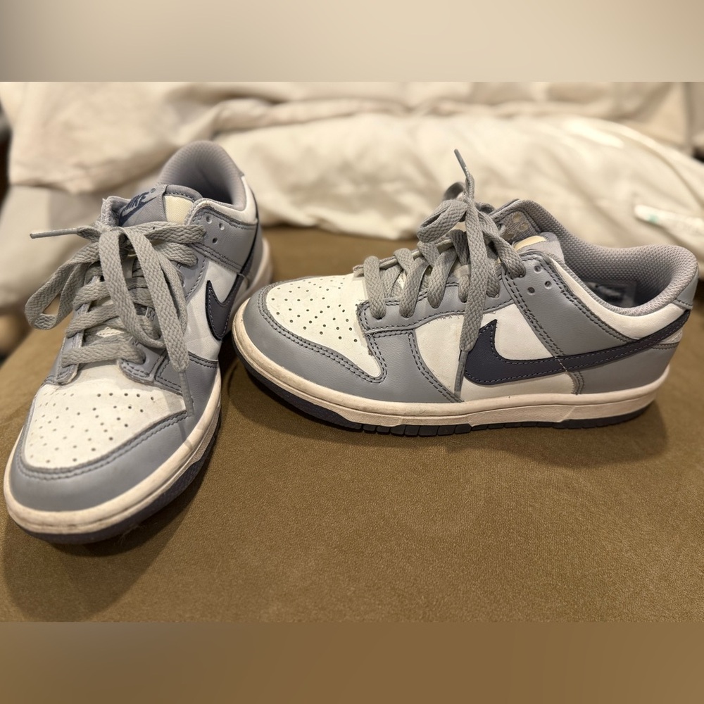 Nike Boys Dunks size 3.5 Gray and White